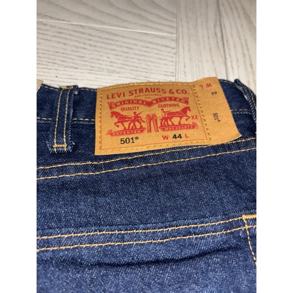 NWT Levi's 501 Men's Classic Fit Blue Denim Shorts with Frayed Hem Size 44 - Picture 13 of 14